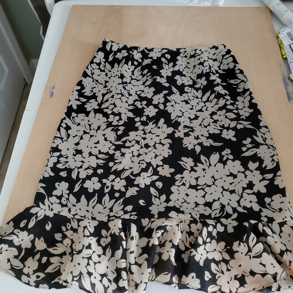 Print Skirts - Picture 2 of 2